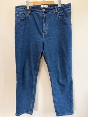 Abercrombie & Fitch Women's The Mom Straight Leg Regular Jeans in Dark Blue